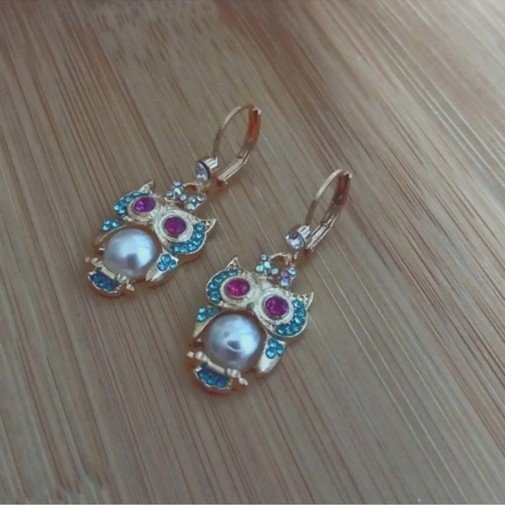 NEW Owl Earrings - Picture 3 of 3